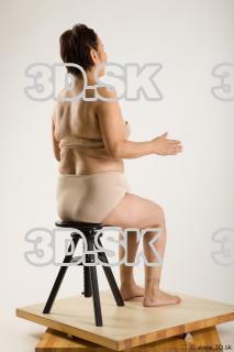 Sitting reference of nude Gwendolyn 0012